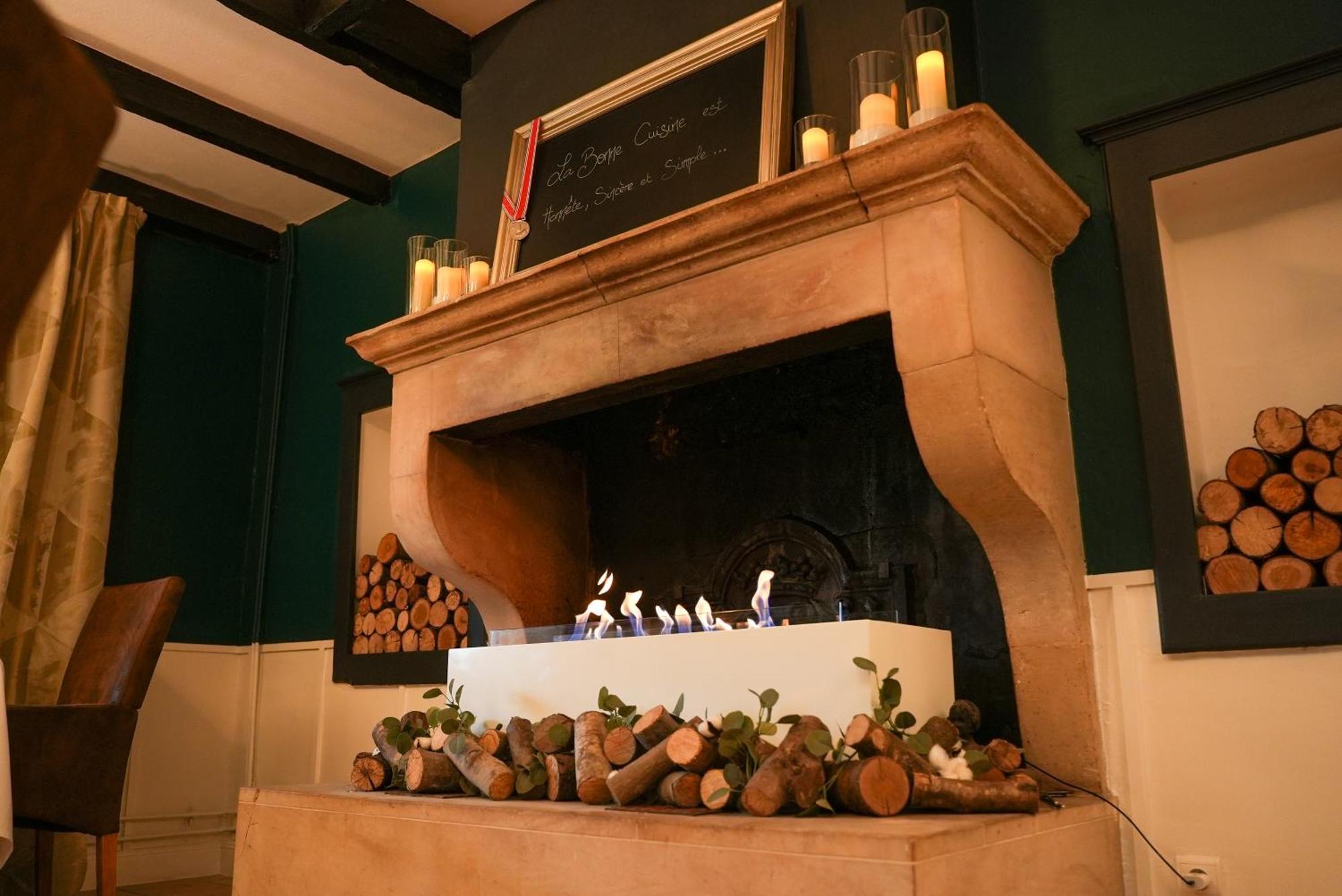 Logis Le Relais De La Voie Sacree Hotel Issoncourt Buitenkant foto
