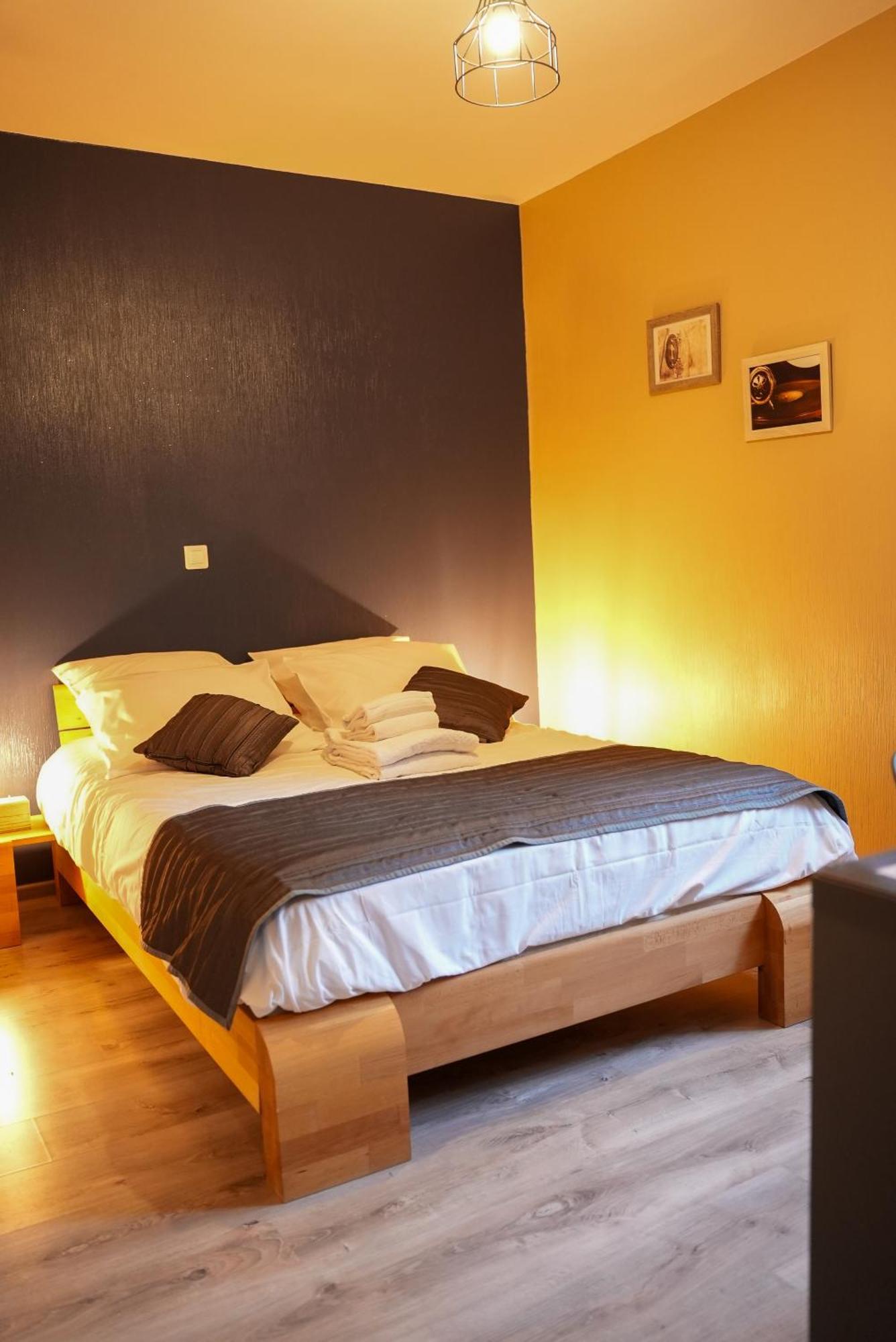 Logis Le Relais De La Voie Sacree Hotel Issoncourt Buitenkant foto
