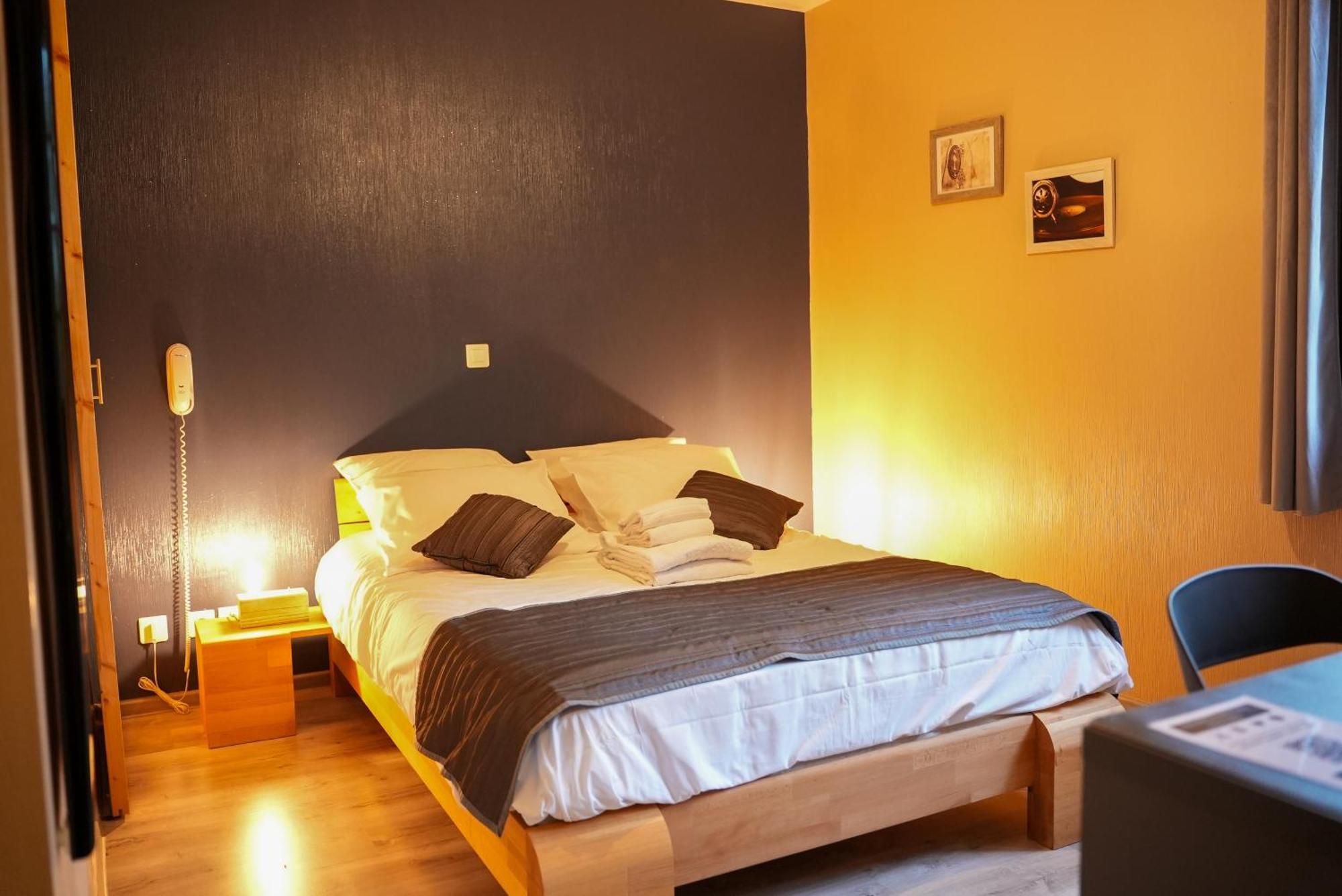 Logis Le Relais De La Voie Sacree Hotel Issoncourt Buitenkant foto