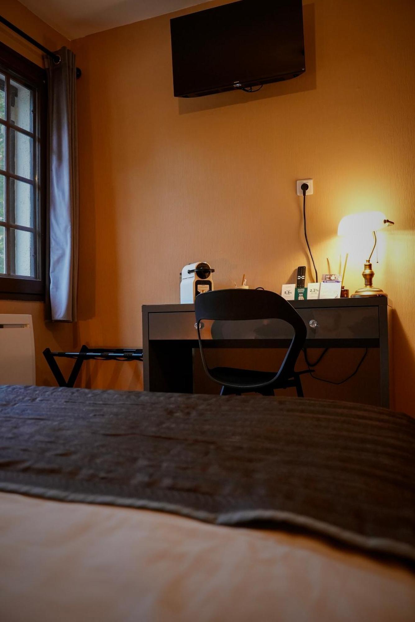 Logis Le Relais De La Voie Sacree Hotel Issoncourt Buitenkant foto